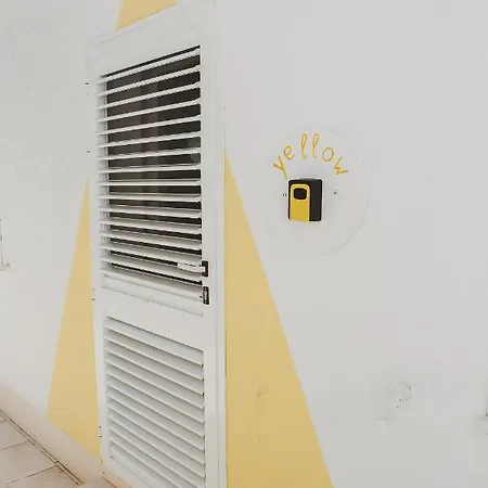 On The Sunny Side Apartman
