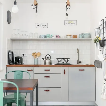 Apartment On The Sunny Side *