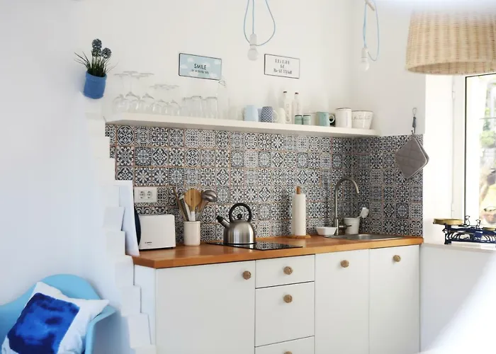 On The Sunny Side Apartment *