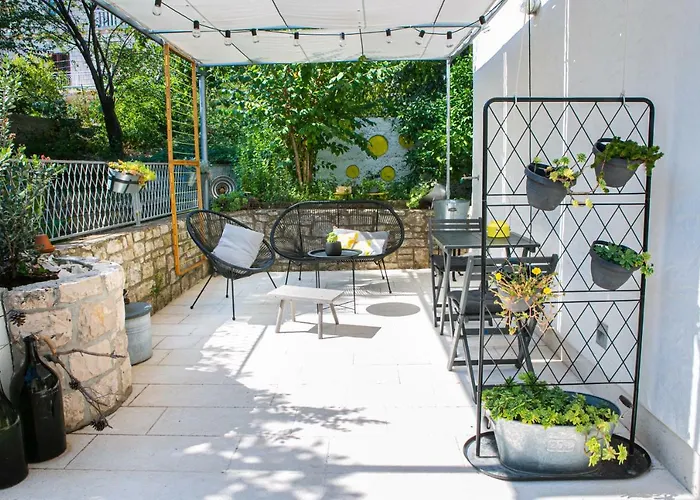 Apartment On The Sunny Side *